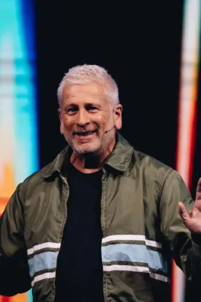A New Way to Pray-Louie Giglio